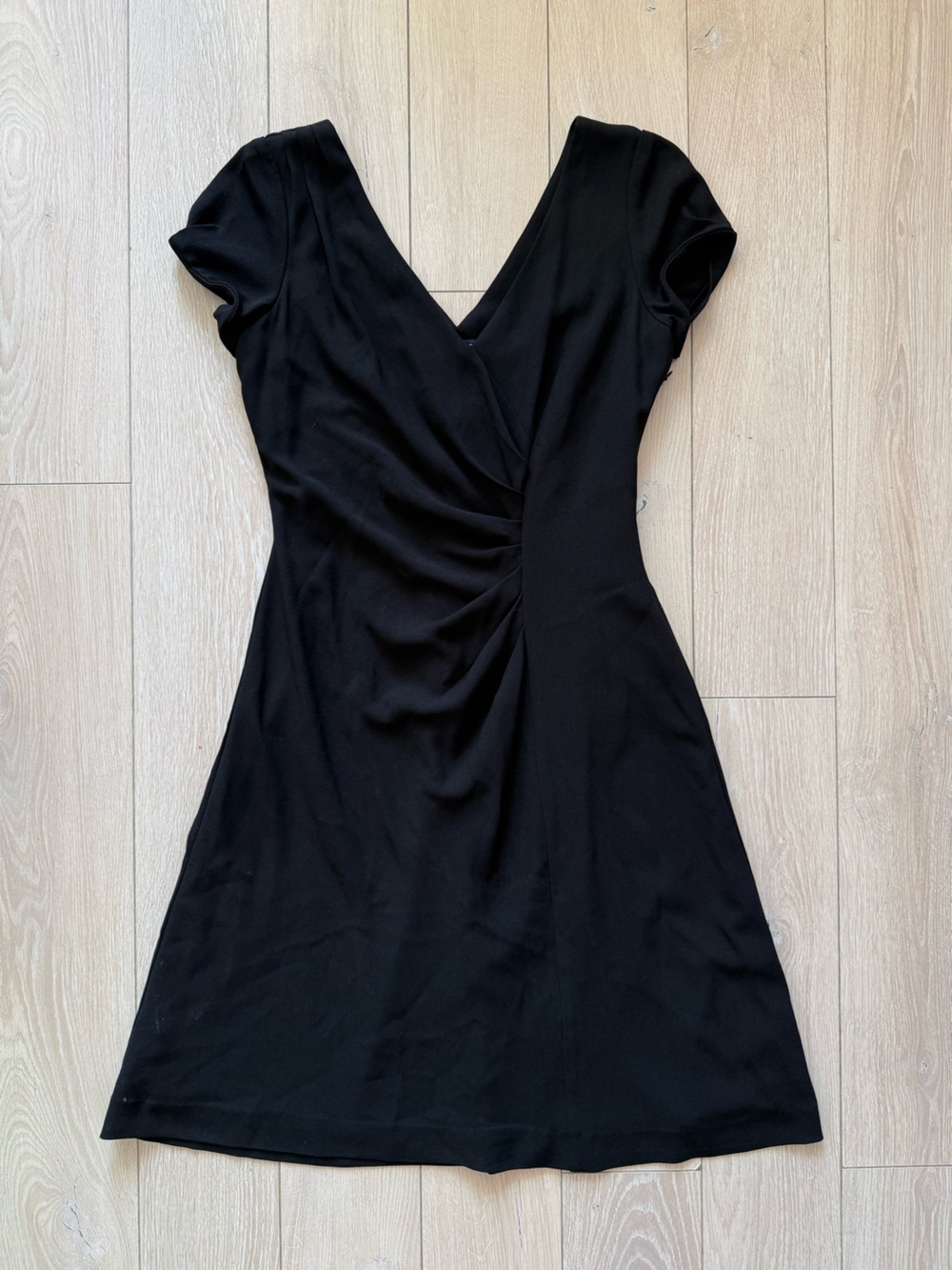 Banana Republic Black V-Neck Ruched Short Sleeve Mini Dress Size 2 Women’s
